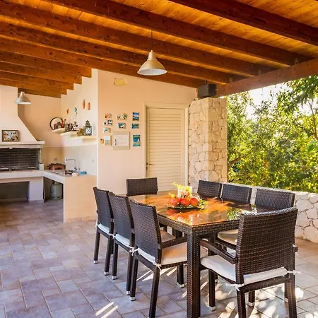 Elva Villa